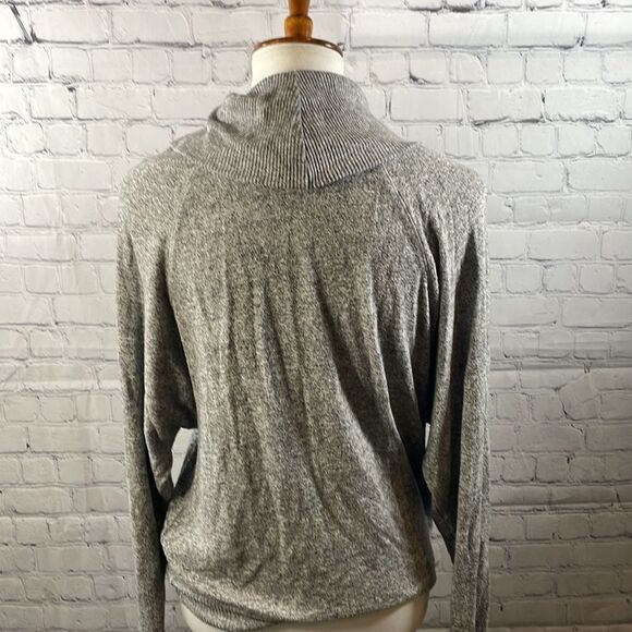 🌟 Express One Eleven Gray Cowl Neck Sweater - Size Extra Small - Picture 3 of 4